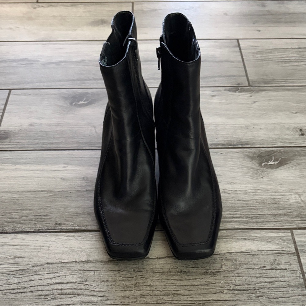 Nine West Chic Black Leather Heeled Boots